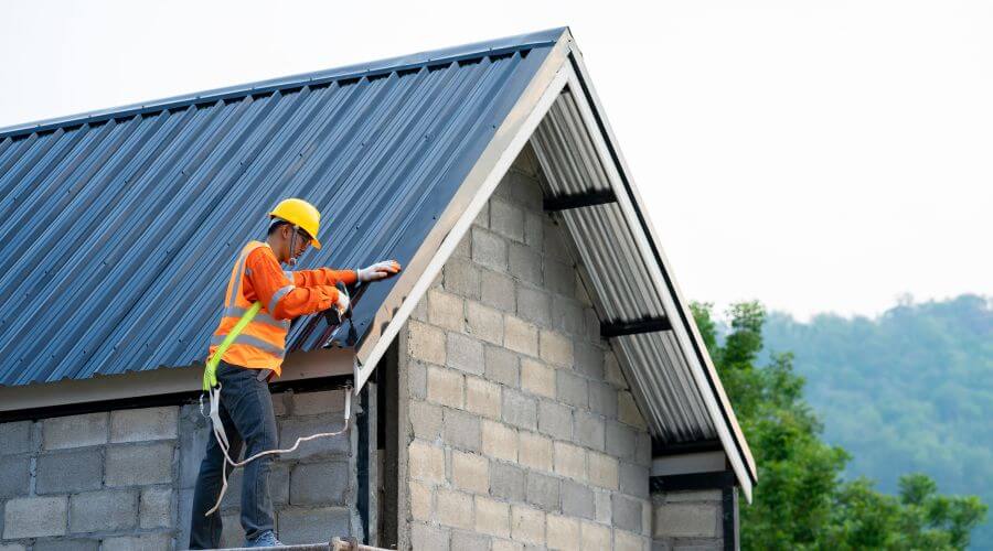 Expert Emergency Roof Repairs services in Bloomingburg, OH